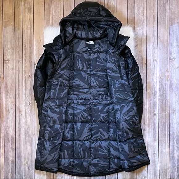 The North Face Women’s Acropolis Down Parka In Black - Picture 5 of 9